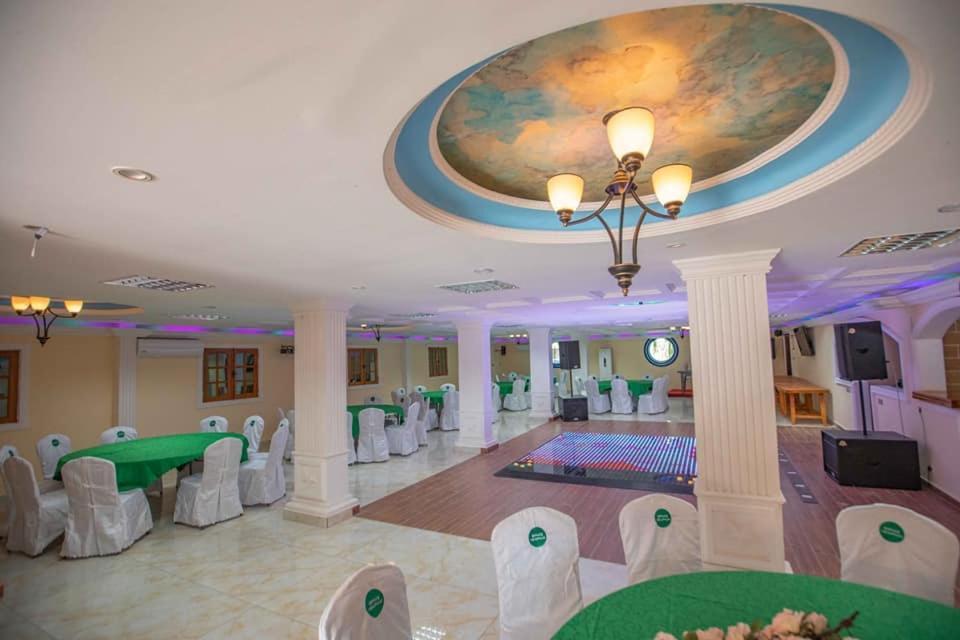 Mont Bleu Hotel Libreville Buitenkant foto